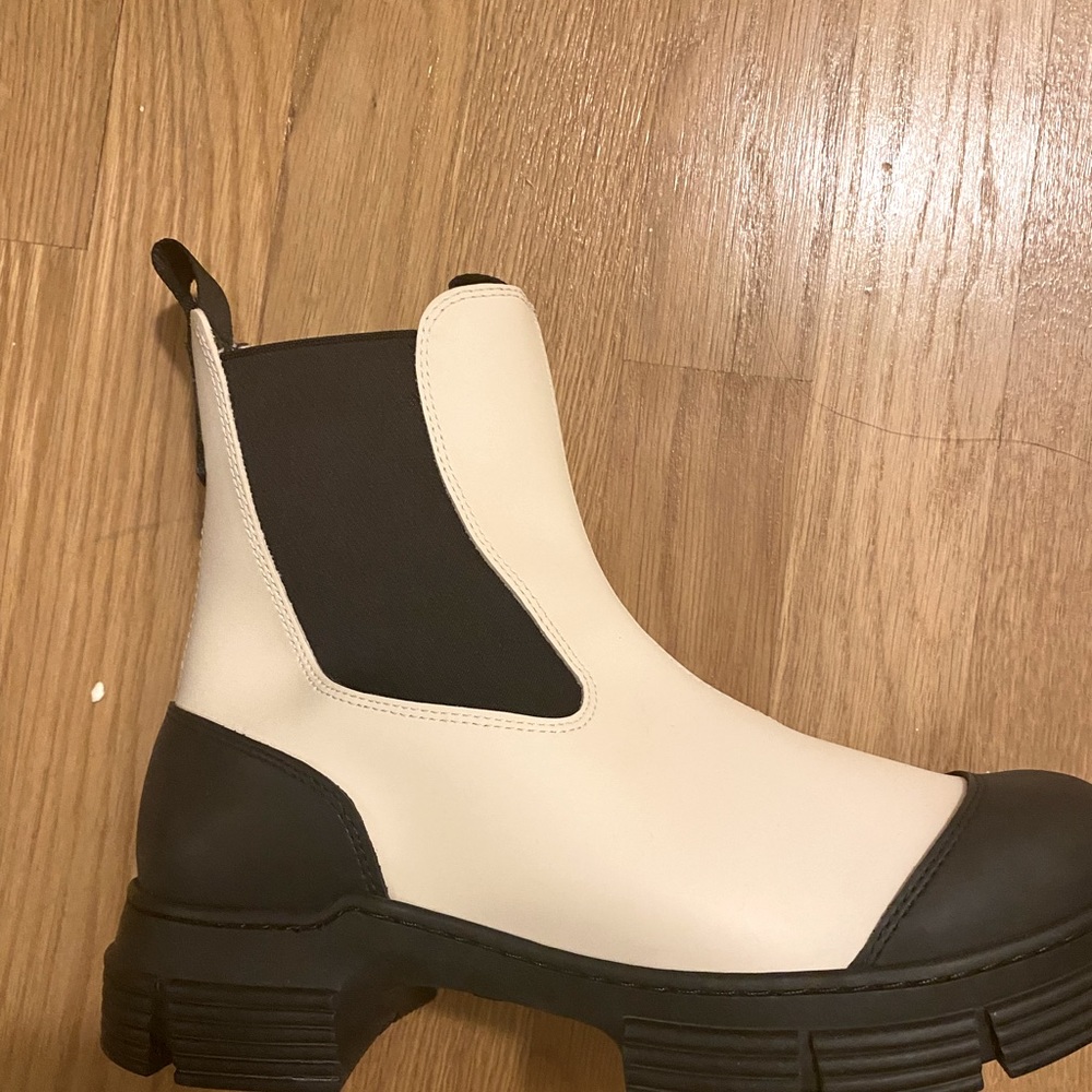 NIB never worn ganni city boot